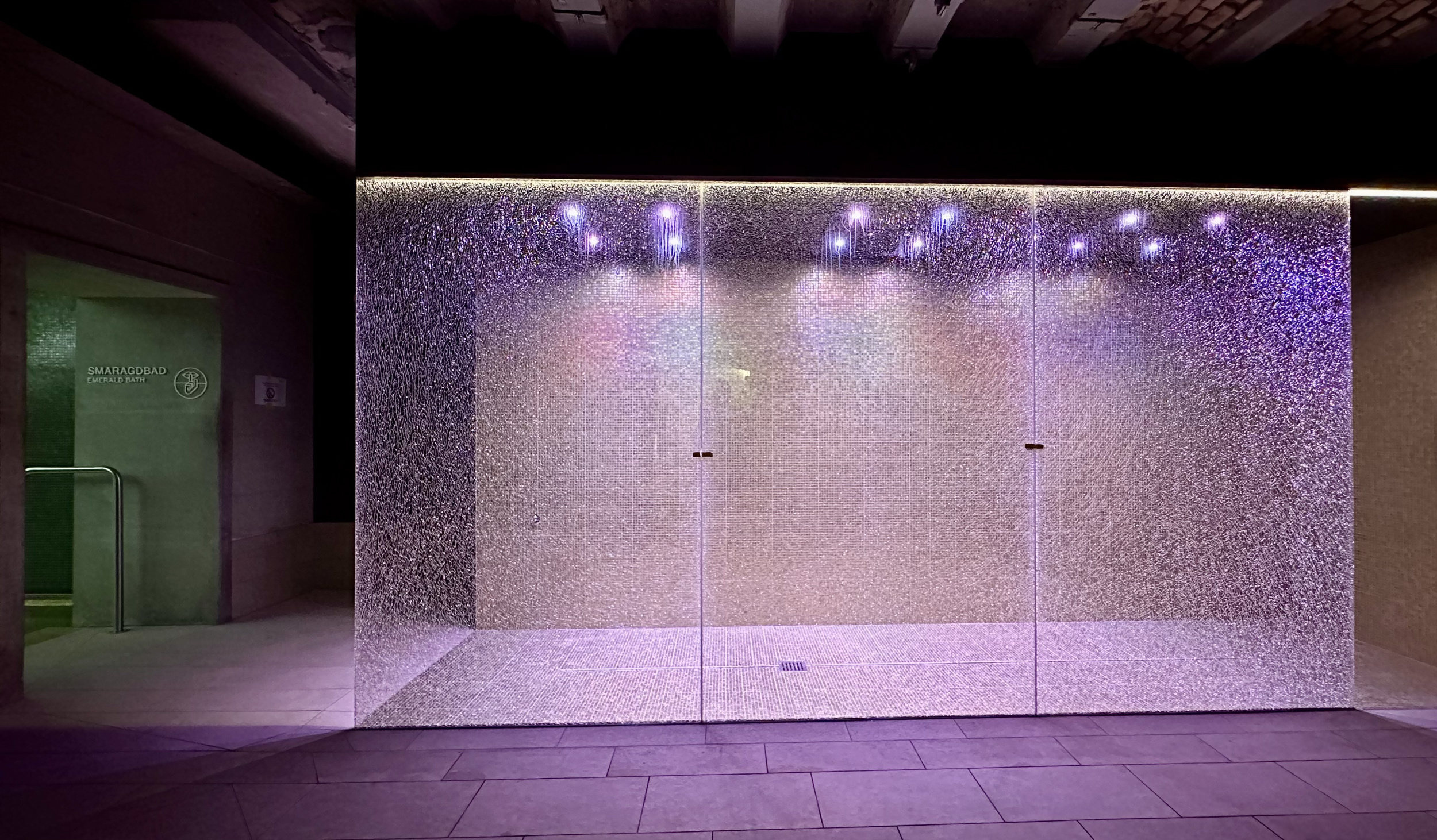 Hürlimannbad & Spa Regendusche im Thermalbadbereich