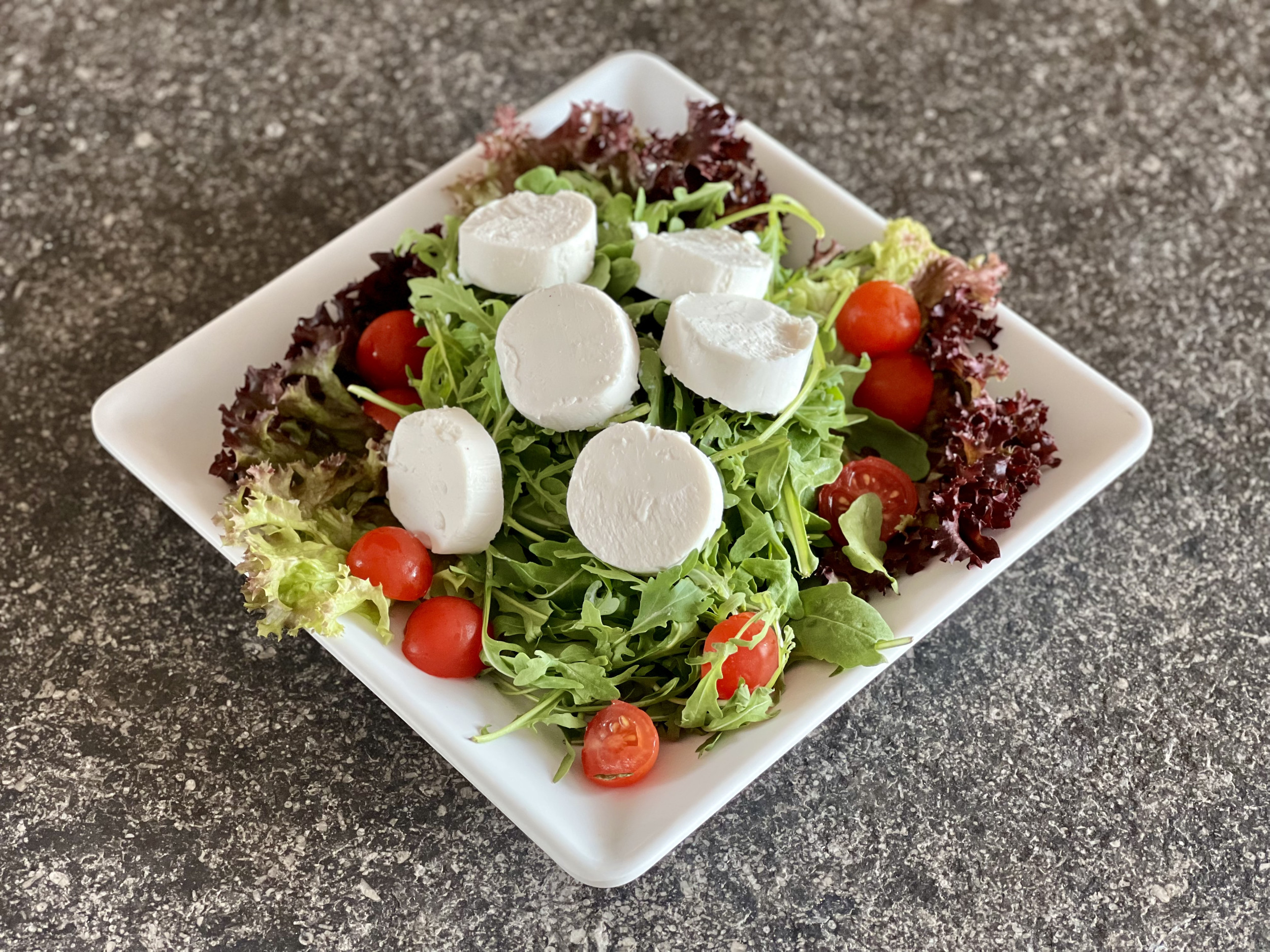 Tomaten Mozzarella Salat im Bistro Termali Salini & Spa Locarno