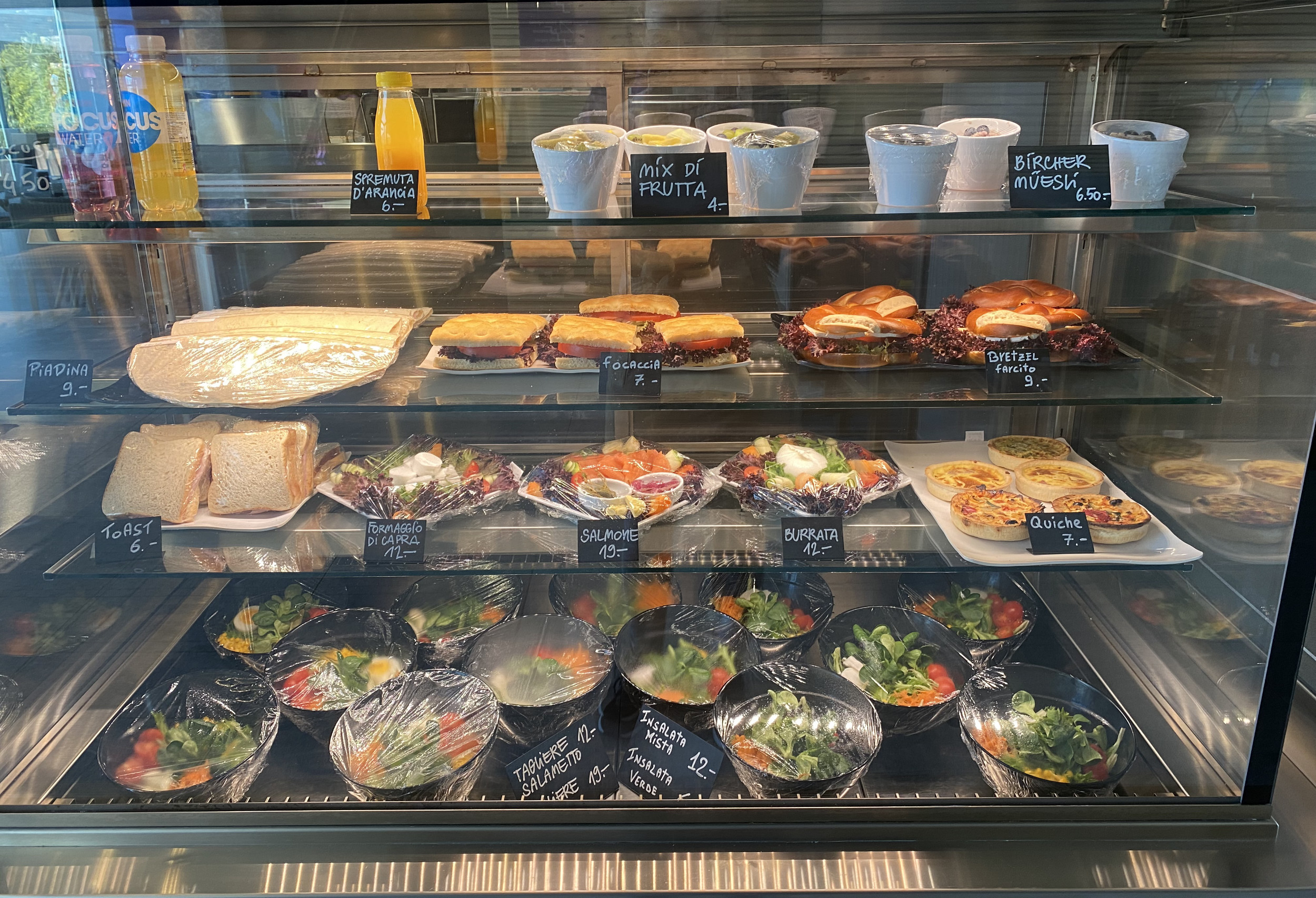 Frisch zubereitete Snacks im Bistro Termali Salini & Spa Locarno