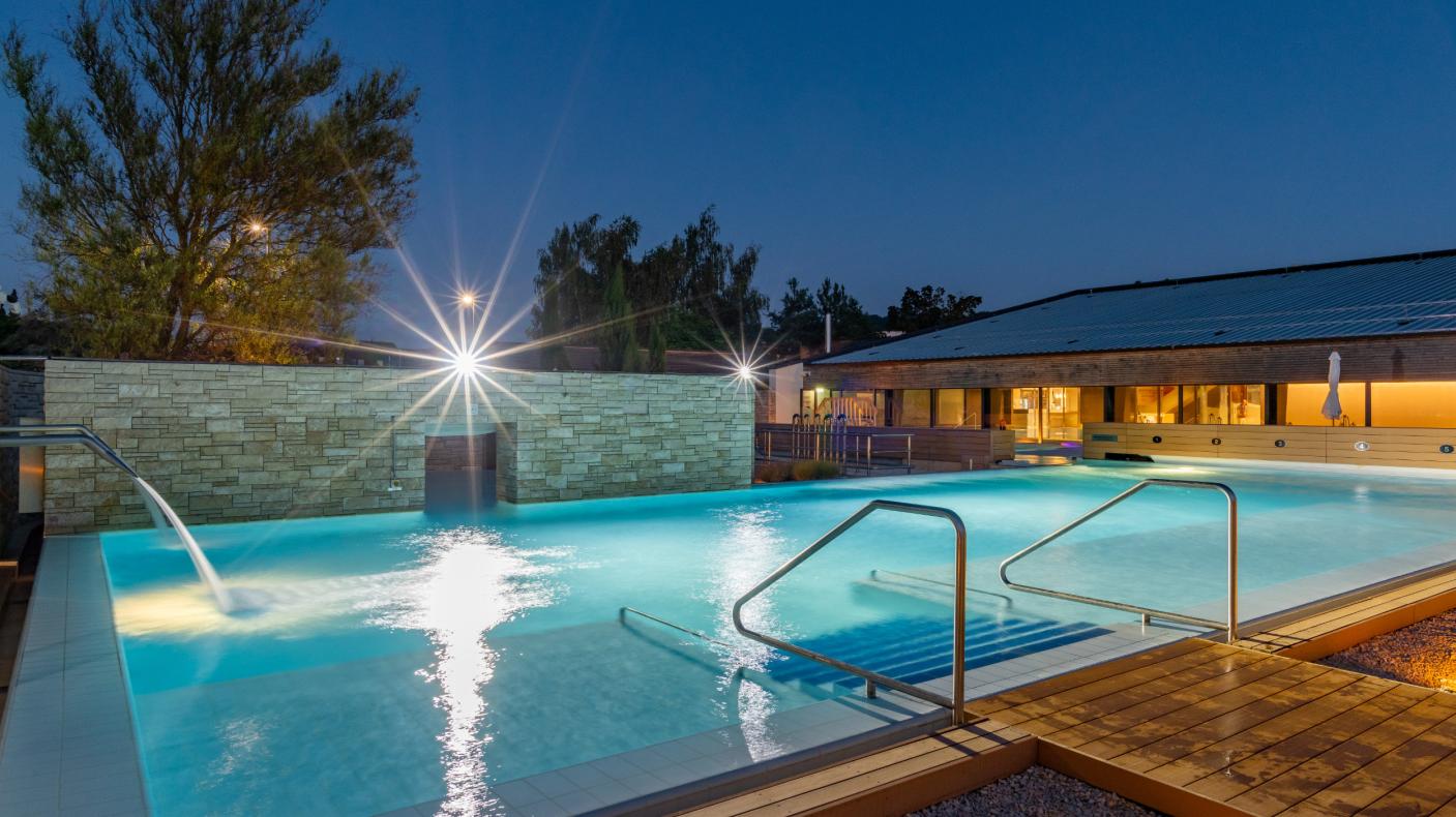 Aussenbecken by night Aussenbecken by night