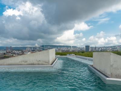 Infinity-Pool im Hürlimannbad & Spa